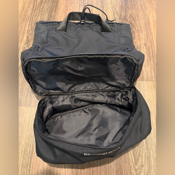 BEYOND YOGA Convertible Gym Bag - Picture 3 of 5